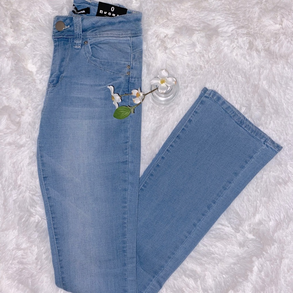 fashion nova | light wash denim jeans bootcut · · · 0 nwt